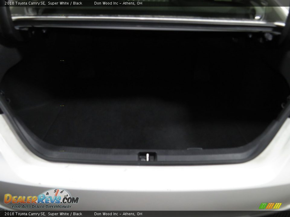 2018 Toyota Camry SE Super White / Black Photo #13