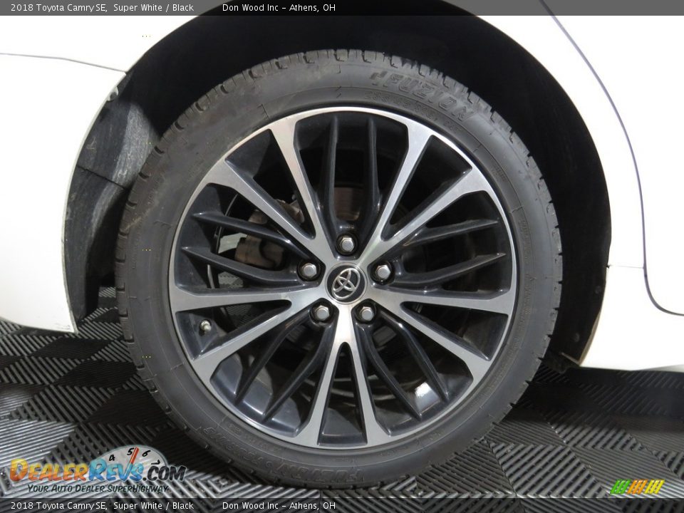 2018 Toyota Camry SE Super White / Black Photo #16