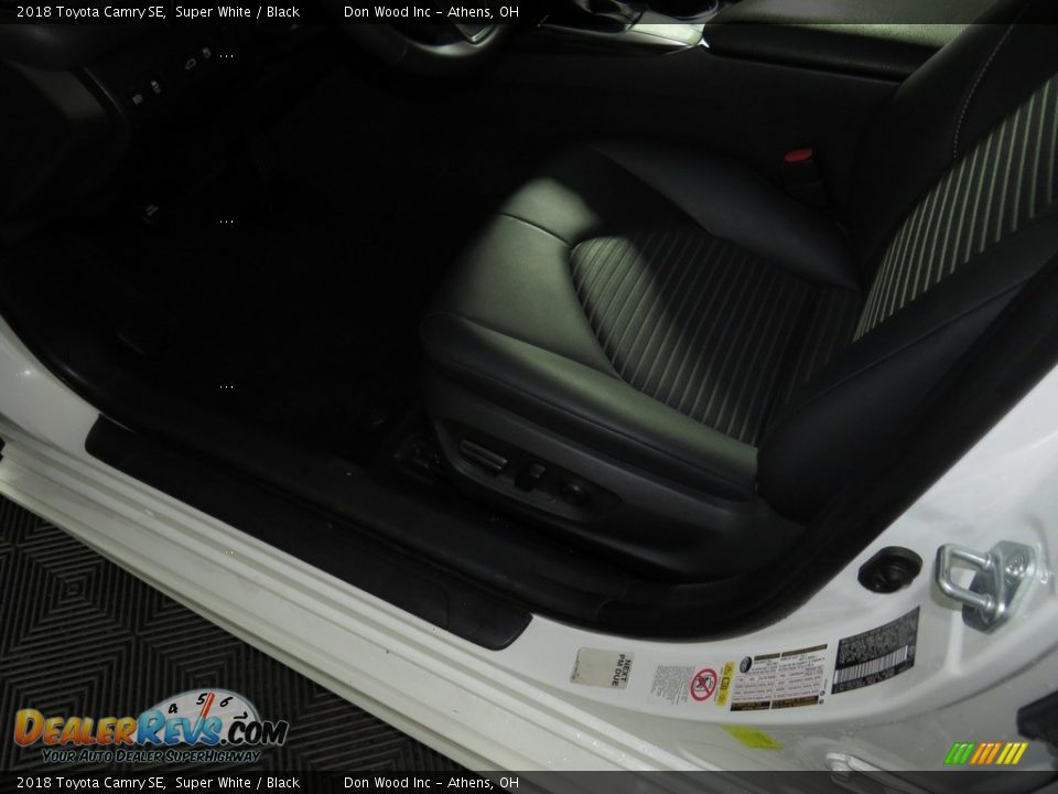 2018 Toyota Camry SE Super White / Black Photo #21