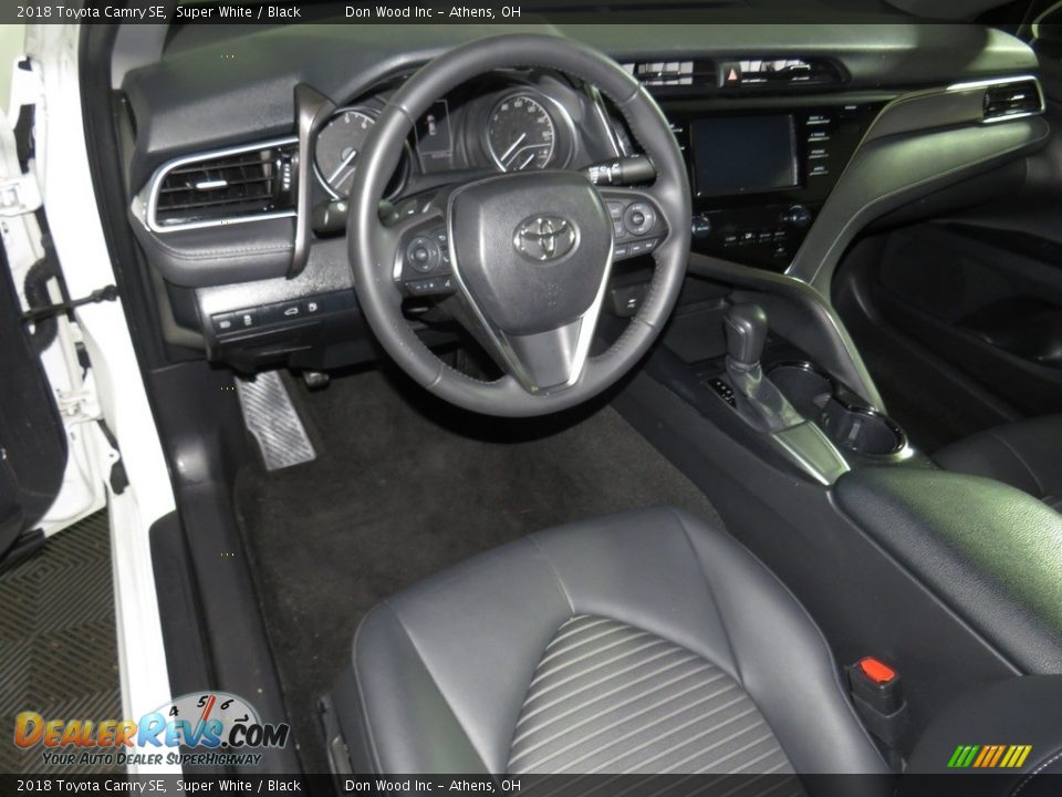 2018 Toyota Camry SE Super White / Black Photo #22