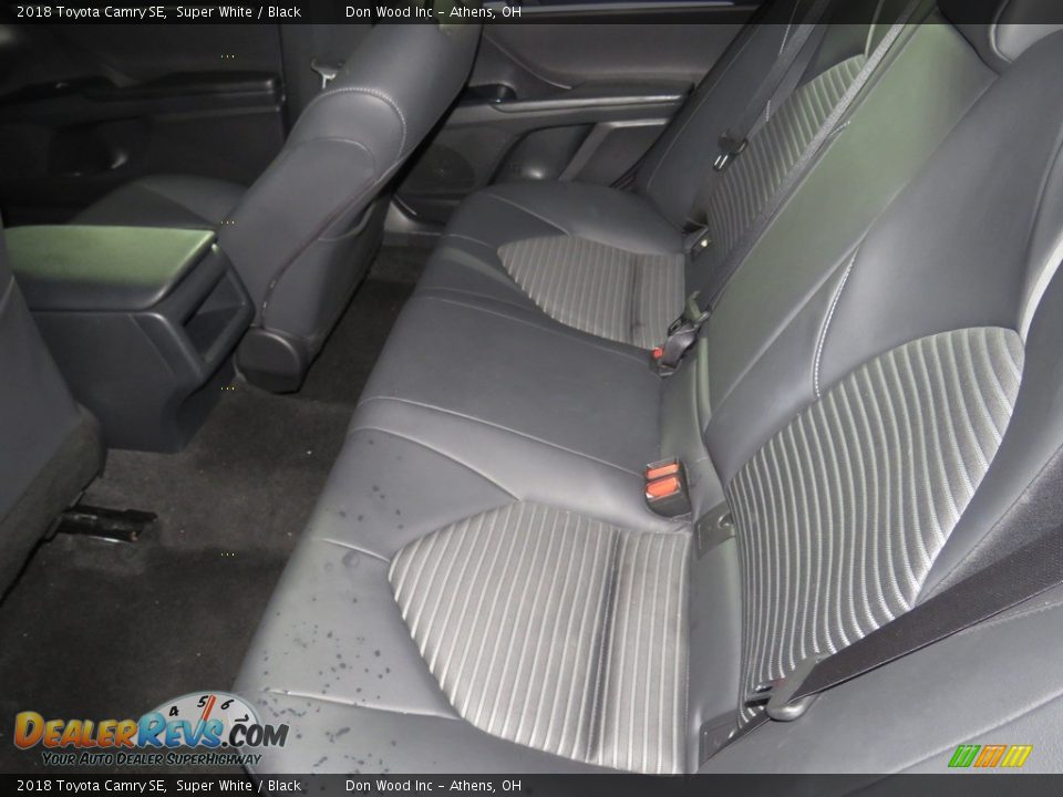 2018 Toyota Camry SE Super White / Black Photo #25