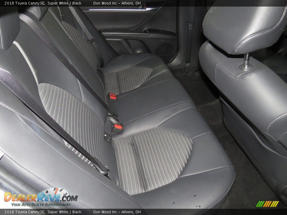 2018 Toyota Camry SE Super White / Black Photo #27