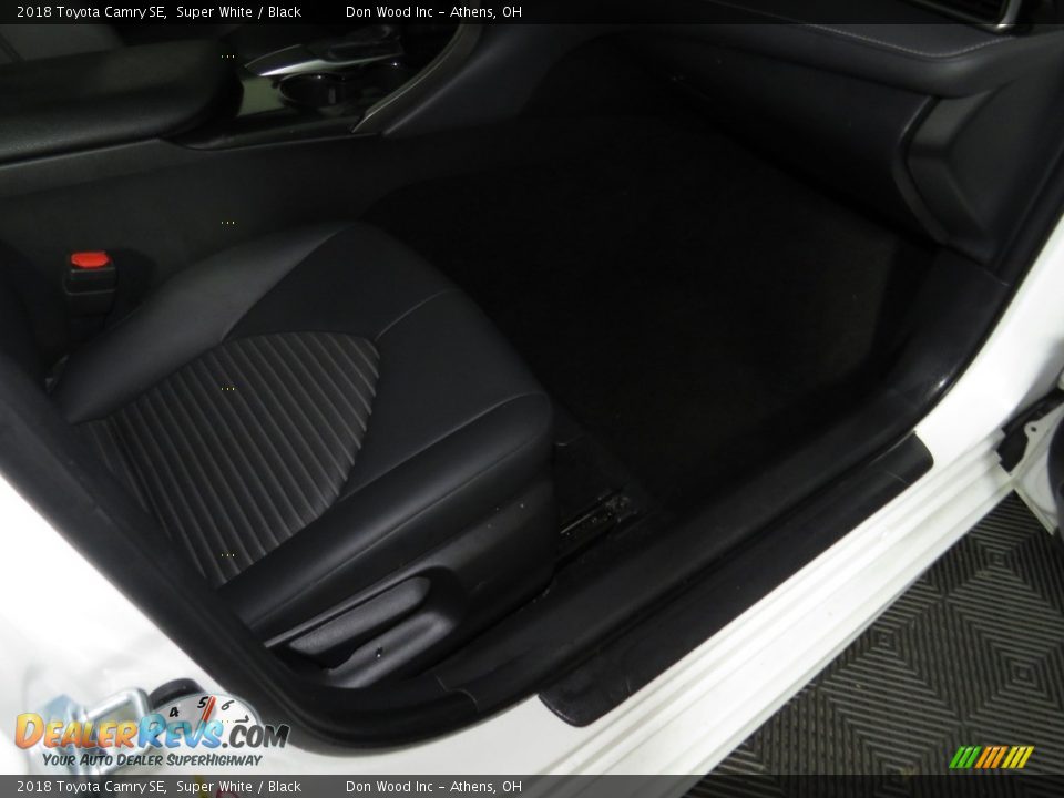 2018 Toyota Camry SE Super White / Black Photo #29