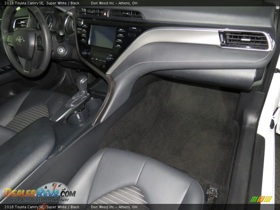 2018 Toyota Camry SE Super White / Black Photo #30