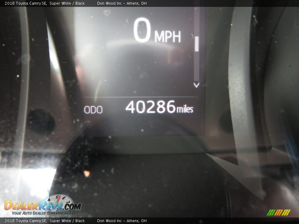 2018 Toyota Camry SE Super White / Black Photo #32