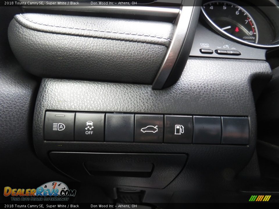 2018 Toyota Camry SE Super White / Black Photo #34