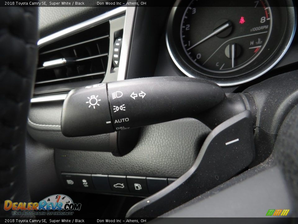 2018 Toyota Camry SE Super White / Black Photo #35