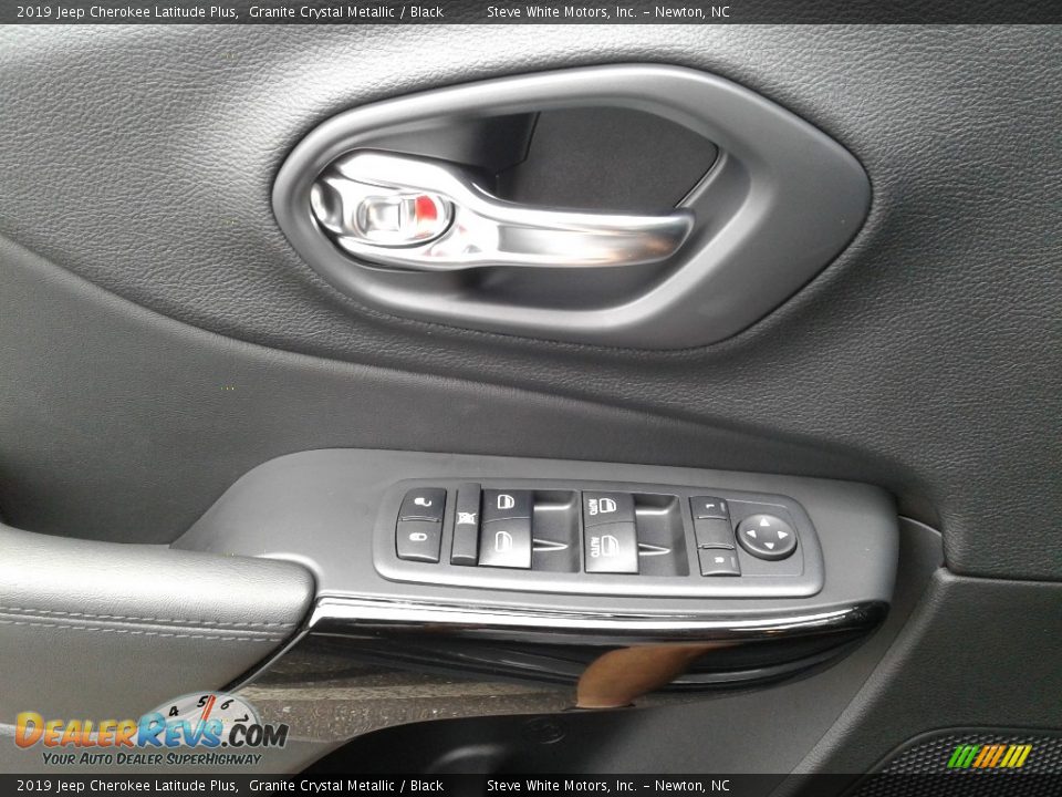 2019 Jeep Cherokee Latitude Plus Granite Crystal Metallic / Black Photo #9