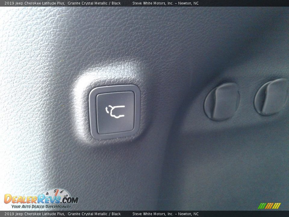 2019 Jeep Cherokee Latitude Plus Granite Crystal Metallic / Black Photo #13