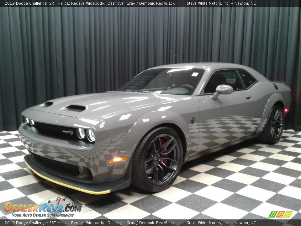 Front 3/4 View of 2019 Dodge Challenger SRT Hellcat Redeye Widebody Photo #2