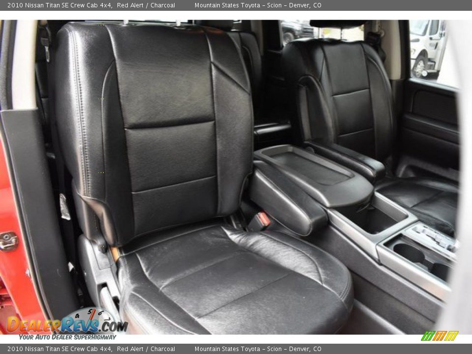 2010 Nissan Titan SE Crew Cab 4x4 Red Alert / Charcoal Photo #18