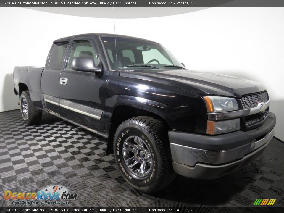 2004 Chevrolet Silverado 1500 LS Extended Cab 4x4 Black / Dark Charcoal Photo #2