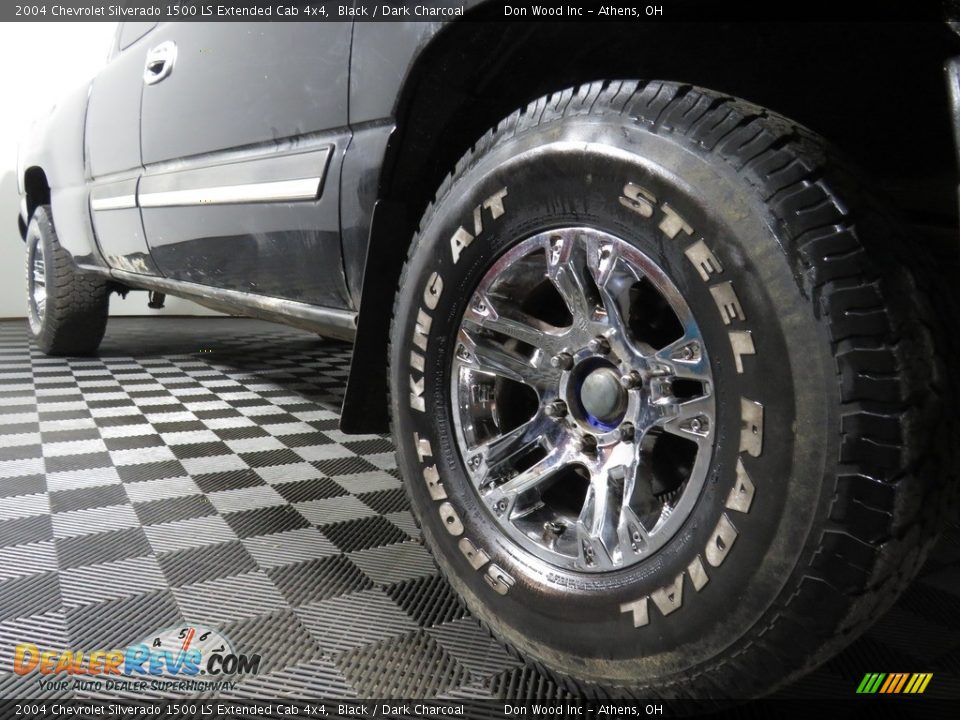 2004 Chevrolet Silverado 1500 LS Extended Cab 4x4 Black / Dark Charcoal Photo #3