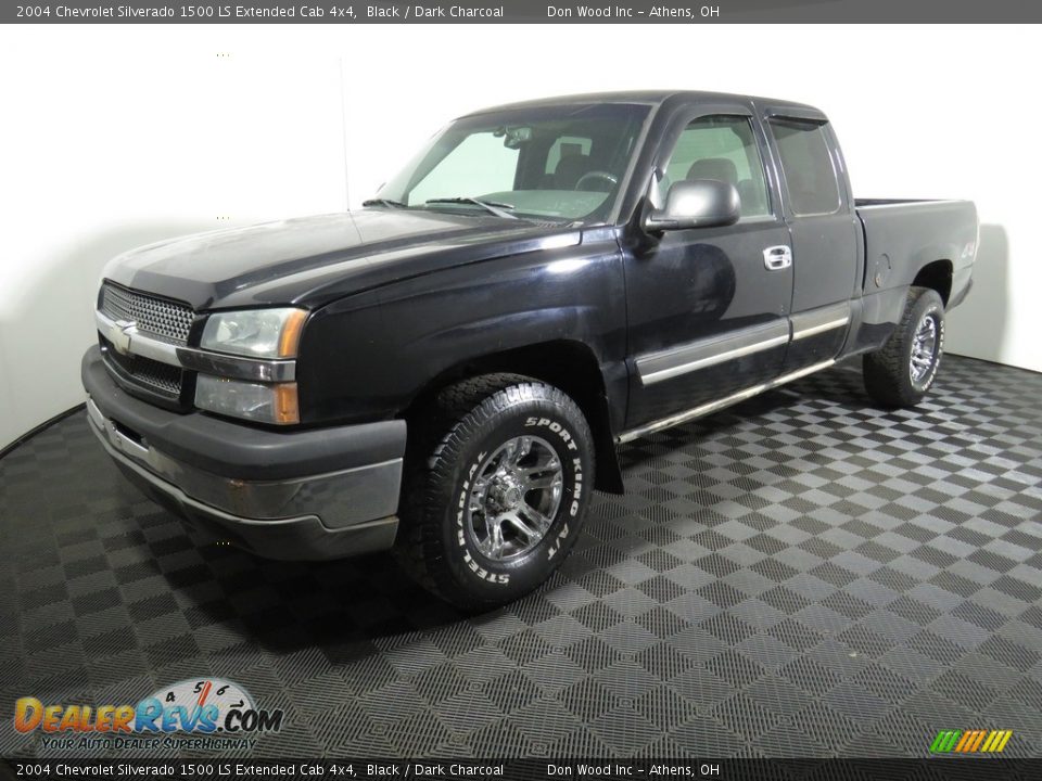 2004 Chevrolet Silverado 1500 LS Extended Cab 4x4 Black / Dark Charcoal Photo #6