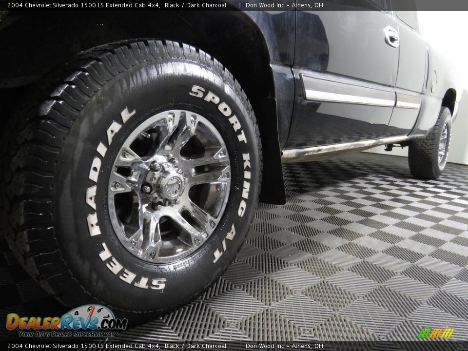 2004 Chevrolet Silverado 1500 LS Extended Cab 4x4 Black / Dark Charcoal Photo #7