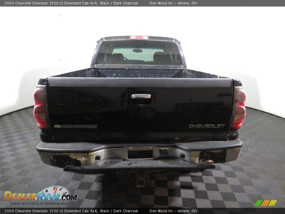 2004 Chevrolet Silverado 1500 LS Extended Cab 4x4 Black / Dark Charcoal Photo #10