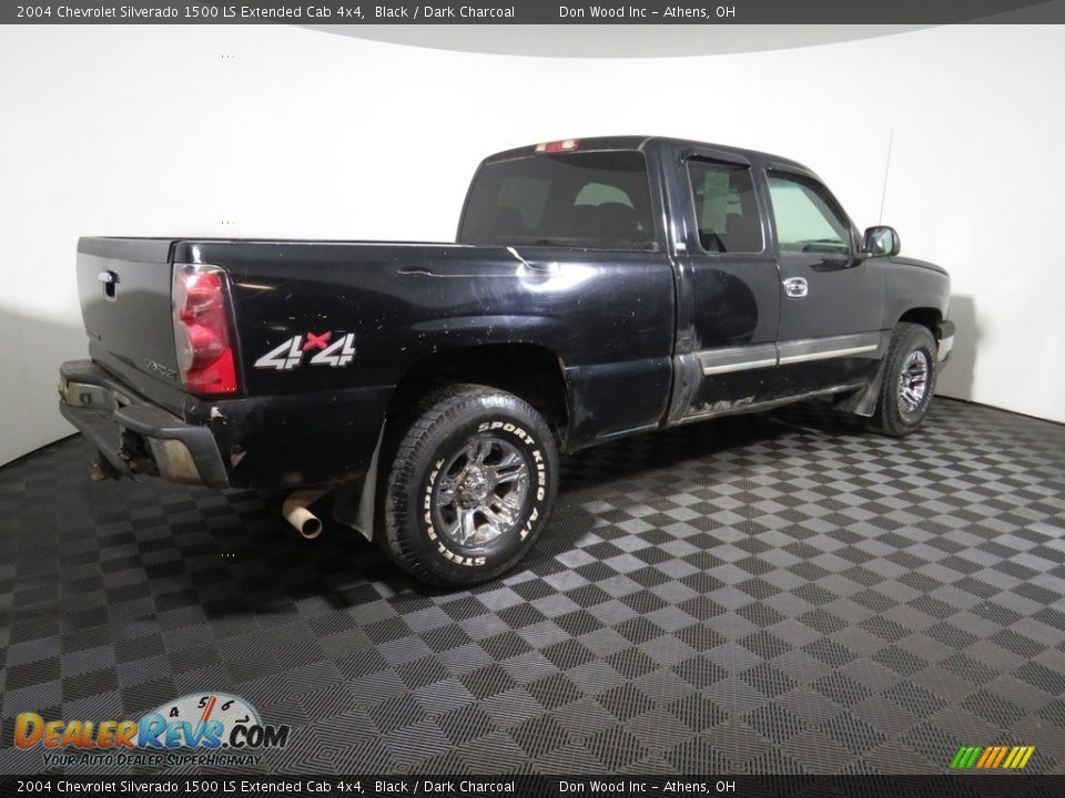 2004 Chevrolet Silverado 1500 LS Extended Cab 4x4 Black / Dark Charcoal Photo #12
