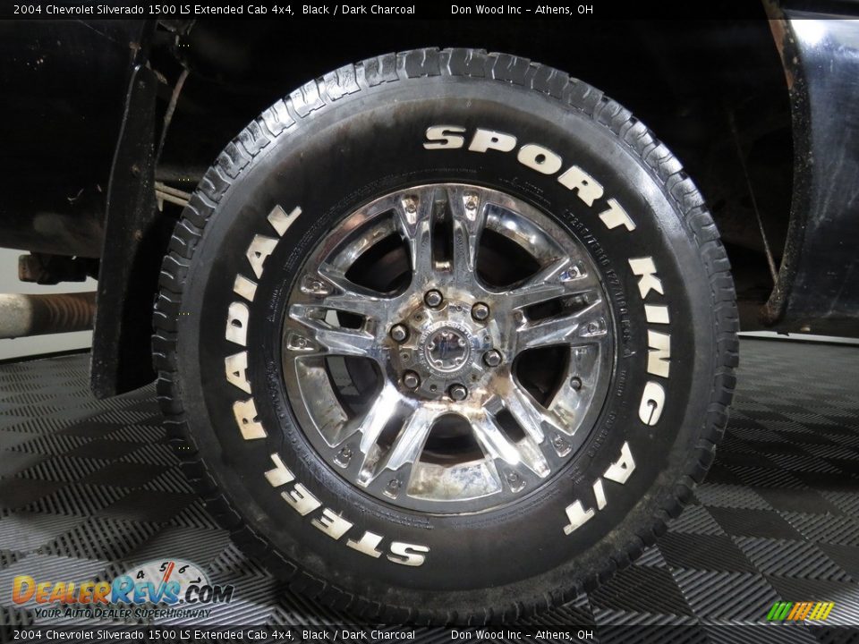 2004 Chevrolet Silverado 1500 LS Extended Cab 4x4 Black / Dark Charcoal Photo #14