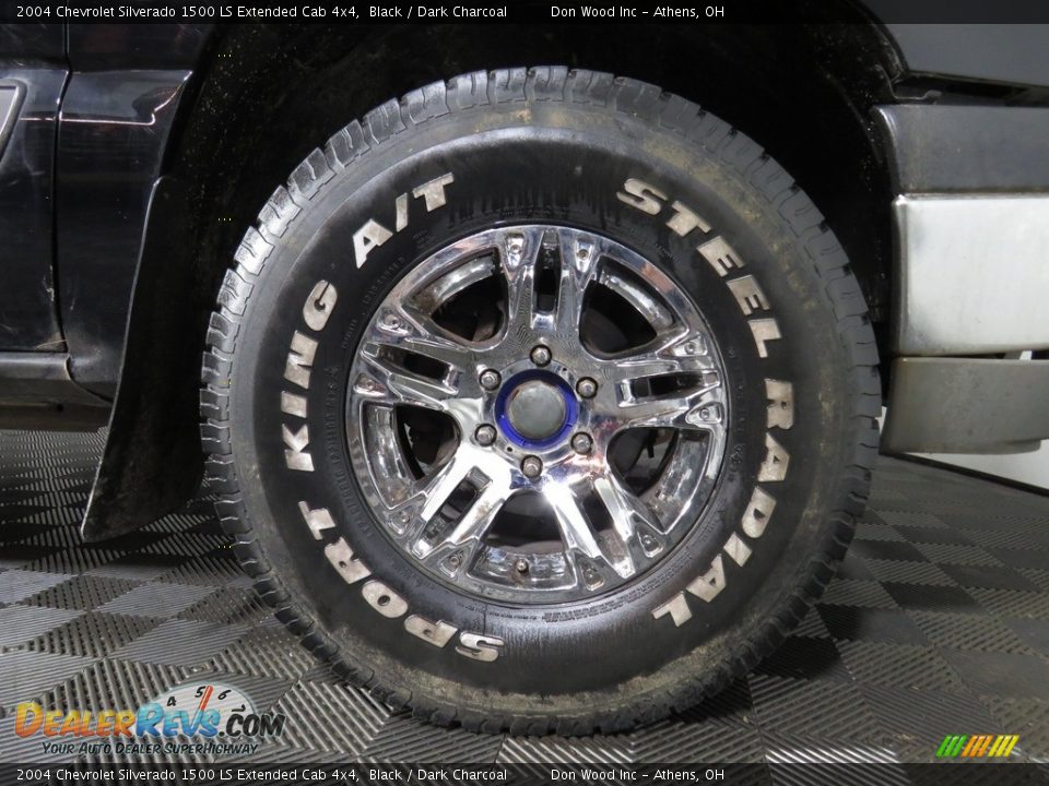 2004 Chevrolet Silverado 1500 LS Extended Cab 4x4 Black / Dark Charcoal Photo #15