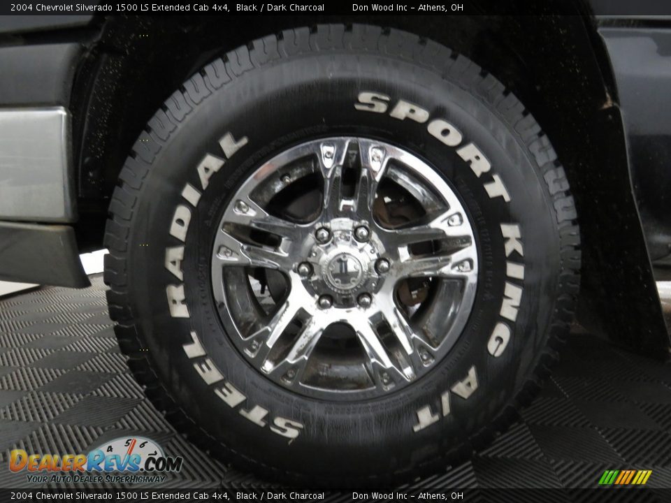 2004 Chevrolet Silverado 1500 LS Extended Cab 4x4 Black / Dark Charcoal Photo #16