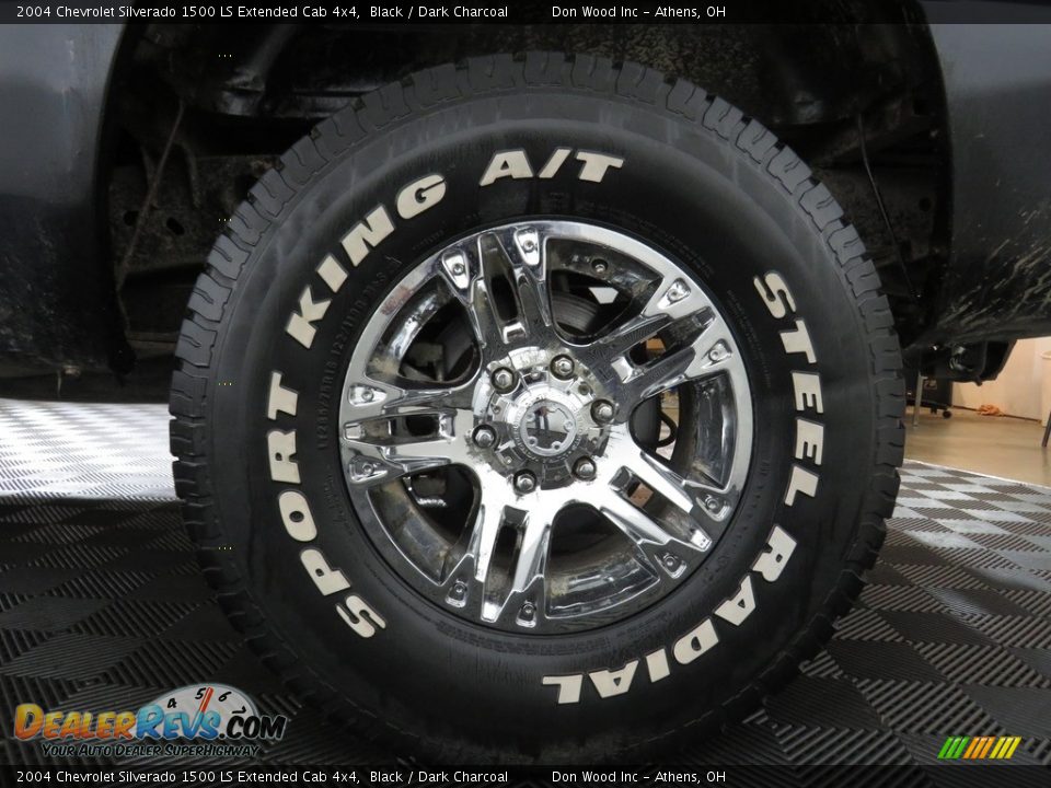 2004 Chevrolet Silverado 1500 LS Extended Cab 4x4 Black / Dark Charcoal Photo #17