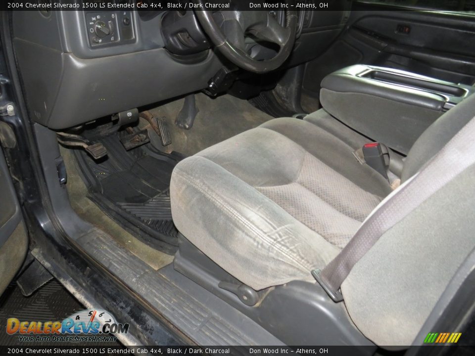 2004 Chevrolet Silverado 1500 LS Extended Cab 4x4 Black / Dark Charcoal Photo #19