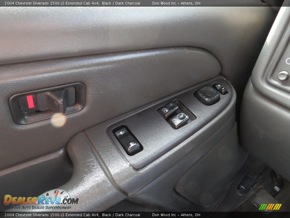 2004 Chevrolet Silverado 1500 LS Extended Cab 4x4 Black / Dark Charcoal Photo #29