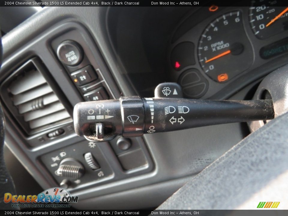 2004 Chevrolet Silverado 1500 LS Extended Cab 4x4 Black / Dark Charcoal Photo #31