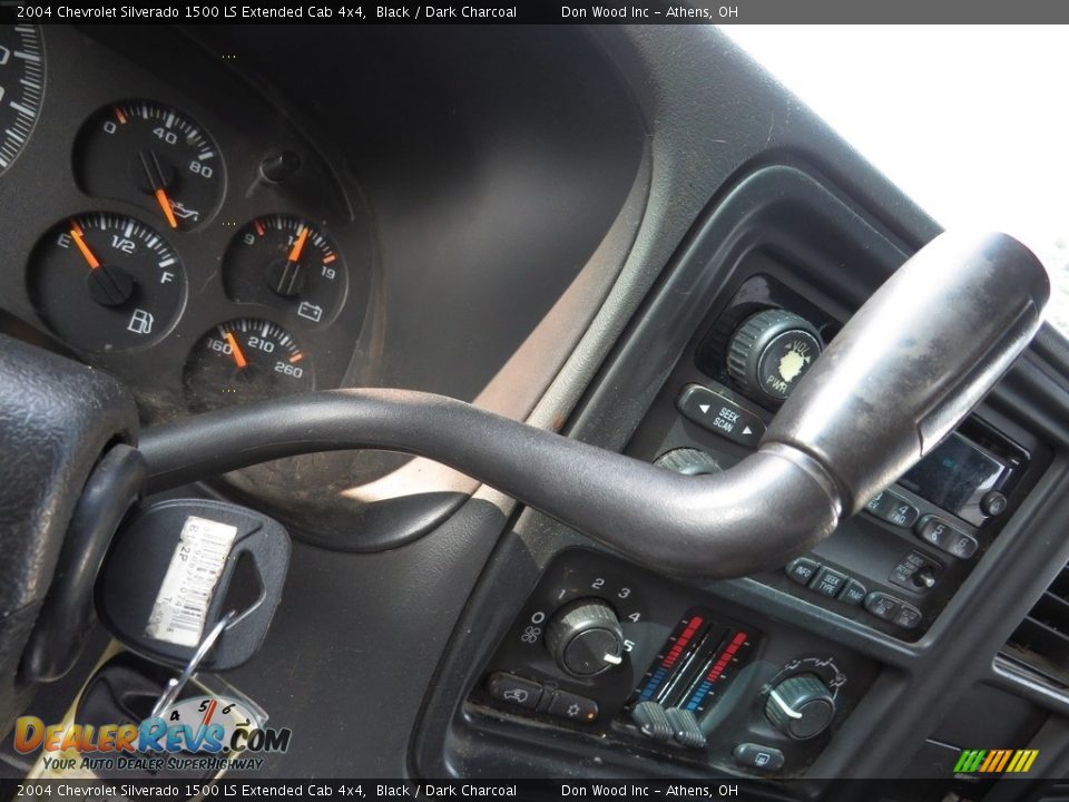 2004 Chevrolet Silverado 1500 LS Extended Cab 4x4 Black / Dark Charcoal Photo #32