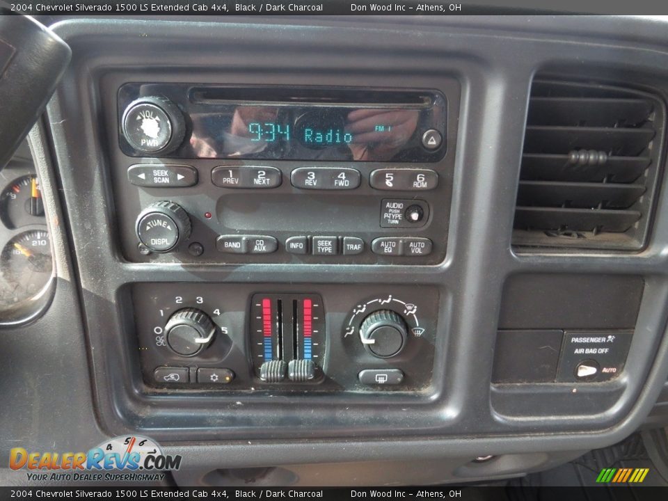 2004 Chevrolet Silverado 1500 LS Extended Cab 4x4 Black / Dark Charcoal Photo #33