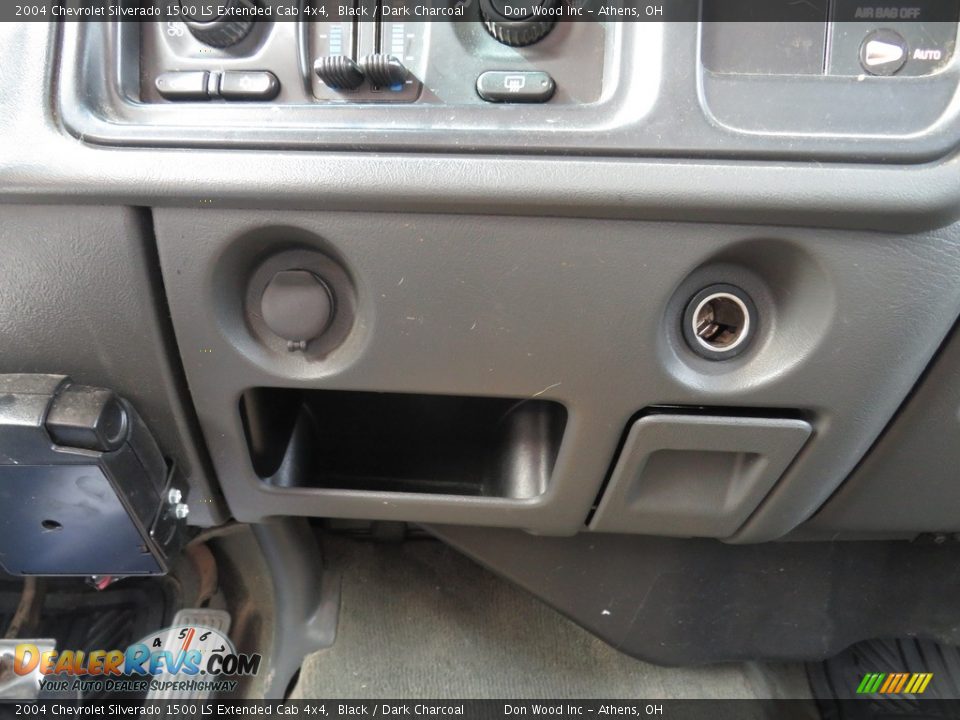 2004 Chevrolet Silverado 1500 LS Extended Cab 4x4 Black / Dark Charcoal Photo #34