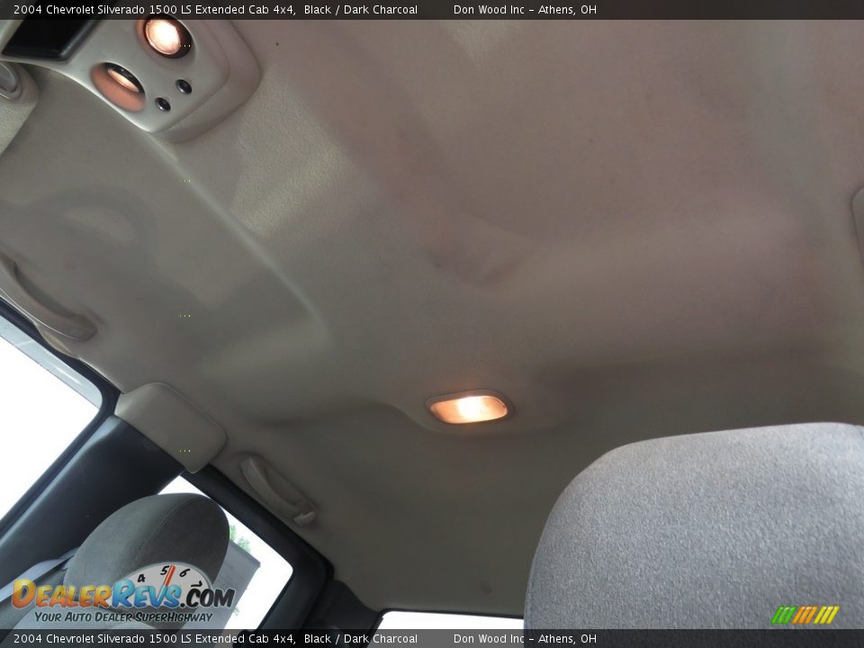 2004 Chevrolet Silverado 1500 LS Extended Cab 4x4 Black / Dark Charcoal Photo #35