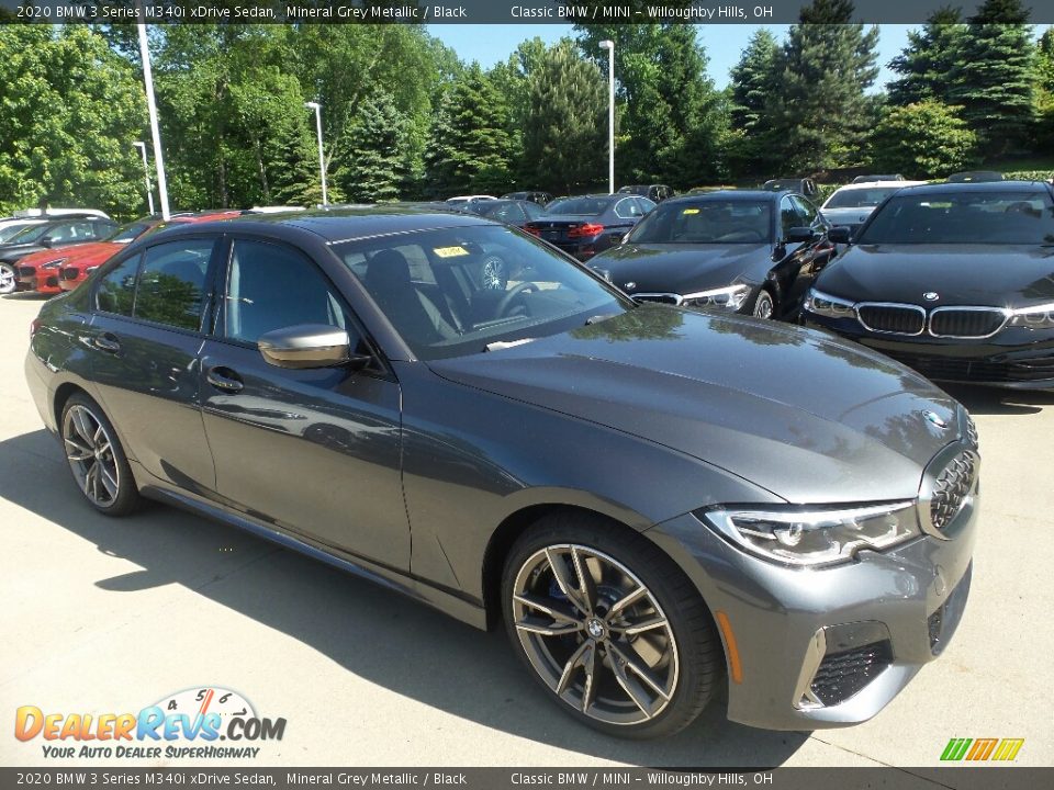 Front 3/4 View of 2020 BMW 3 Series M340i xDrive Sedan Photo #1