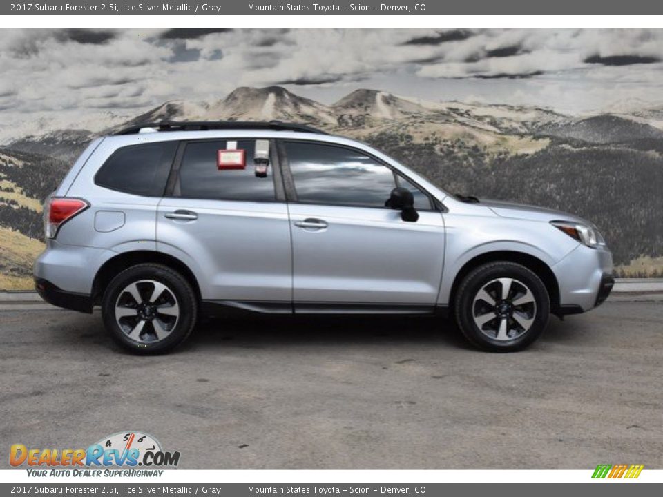 2017 Subaru Forester 2.5i Ice Silver Metallic / Gray Photo #2