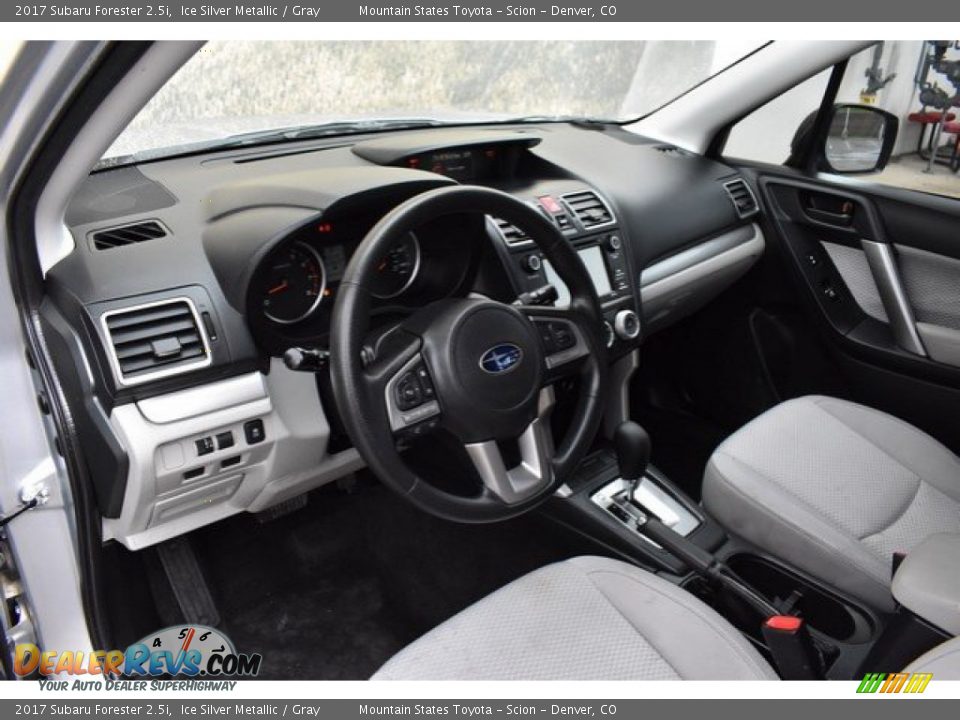 2017 Subaru Forester 2.5i Ice Silver Metallic / Gray Photo #10