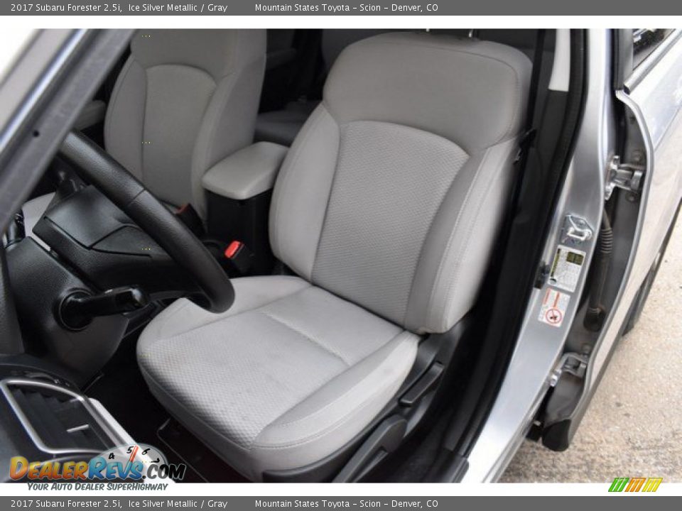 2017 Subaru Forester 2.5i Ice Silver Metallic / Gray Photo #12