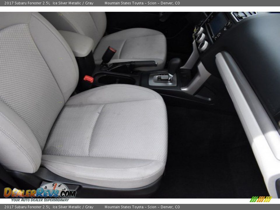 2017 Subaru Forester 2.5i Ice Silver Metallic / Gray Photo #17