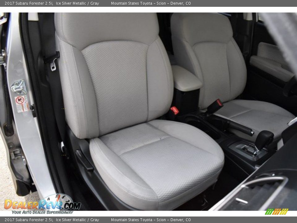 2017 Subaru Forester 2.5i Ice Silver Metallic / Gray Photo #18