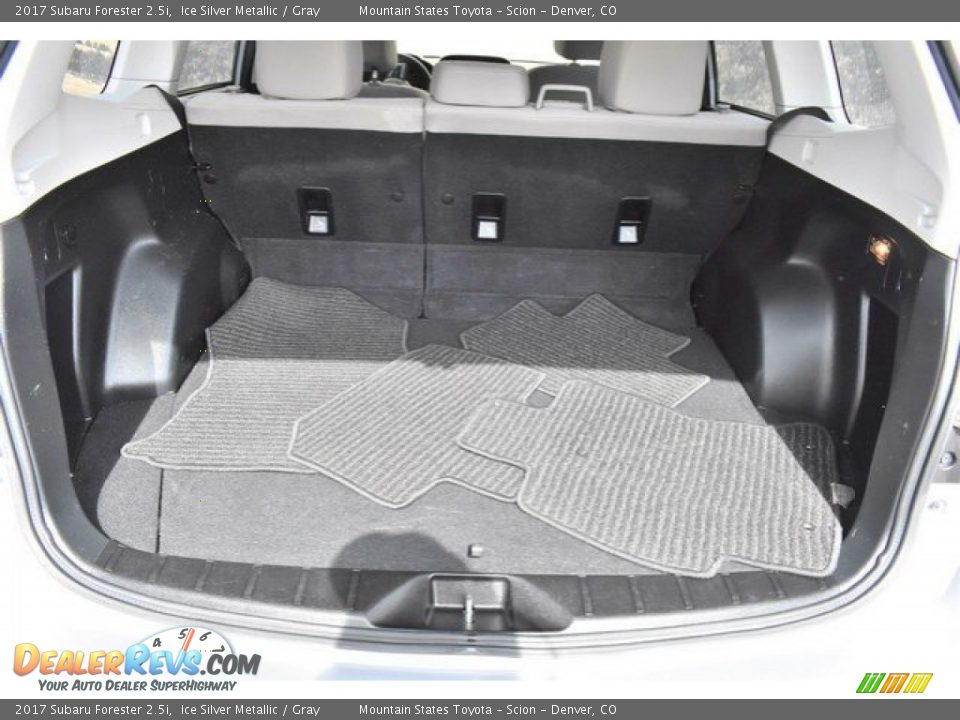 2017 Subaru Forester 2.5i Ice Silver Metallic / Gray Photo #26