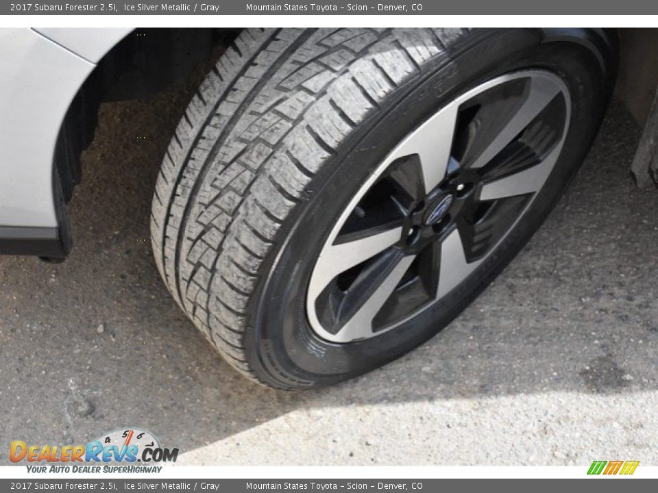 2017 Subaru Forester 2.5i Ice Silver Metallic / Gray Photo #28