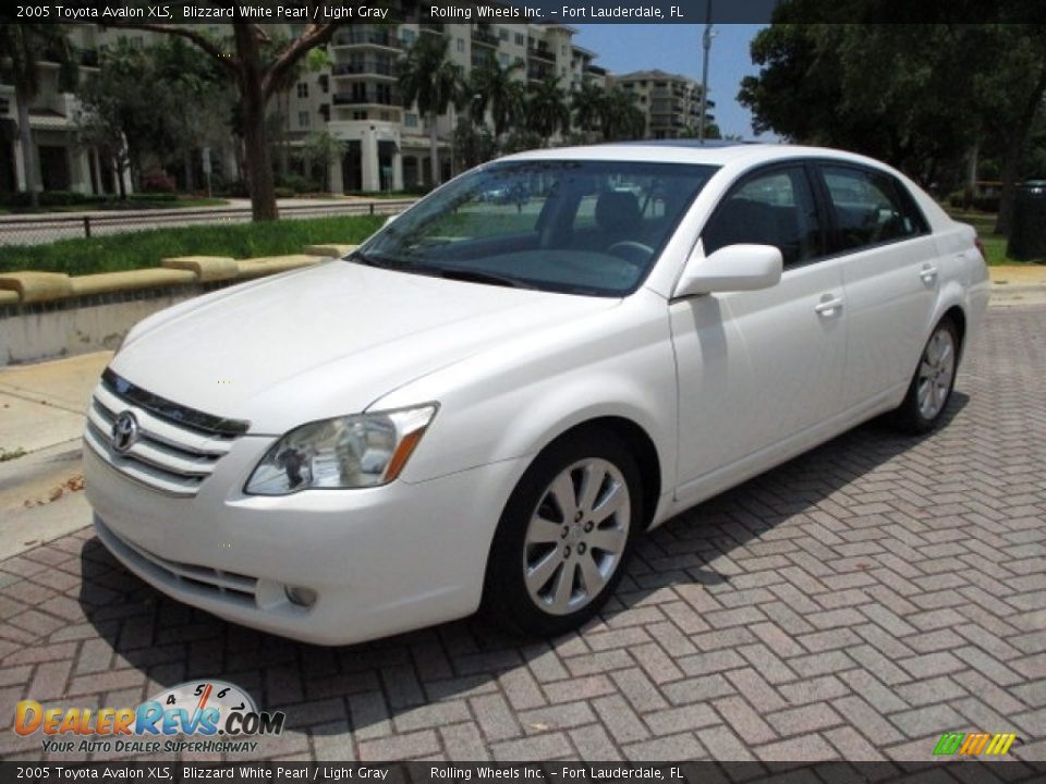 2005 Toyota Avalon XLS Blizzard White Pearl / Light Gray Photo #1