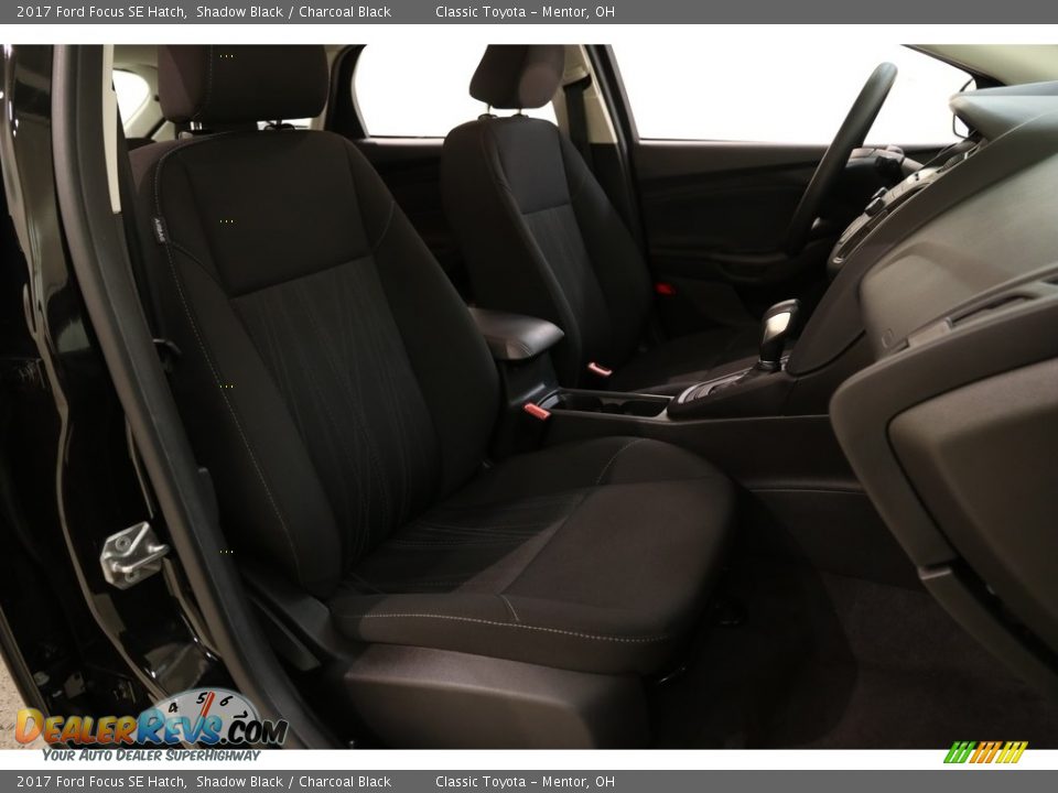 2017 Ford Focus SE Hatch Shadow Black / Charcoal Black Photo #13