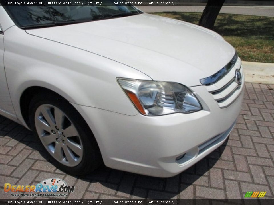 2005 Toyota Avalon XLS Blizzard White Pearl / Light Gray Photo #24