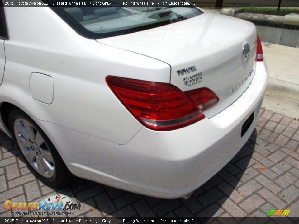 2005 Toyota Avalon XLS Blizzard White Pearl / Light Gray Photo #32