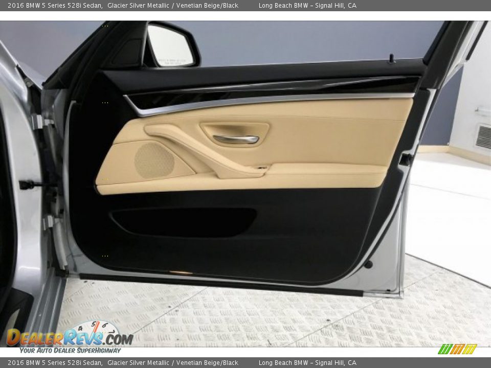 2016 BMW 5 Series 528i Sedan Glacier Silver Metallic / Venetian Beige/Black Photo #26