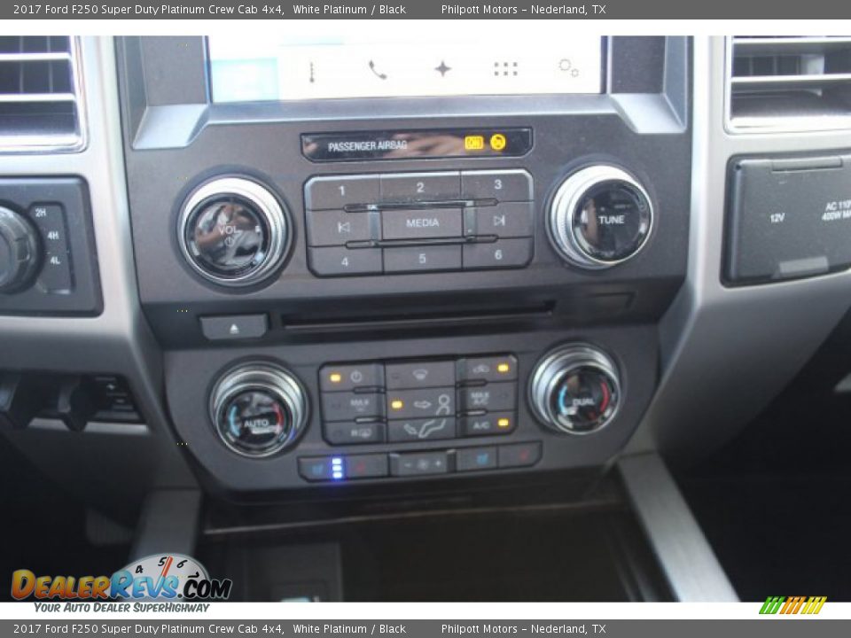 2017 Ford F250 Super Duty Platinum Crew Cab 4x4 White Platinum / Black Photo #17