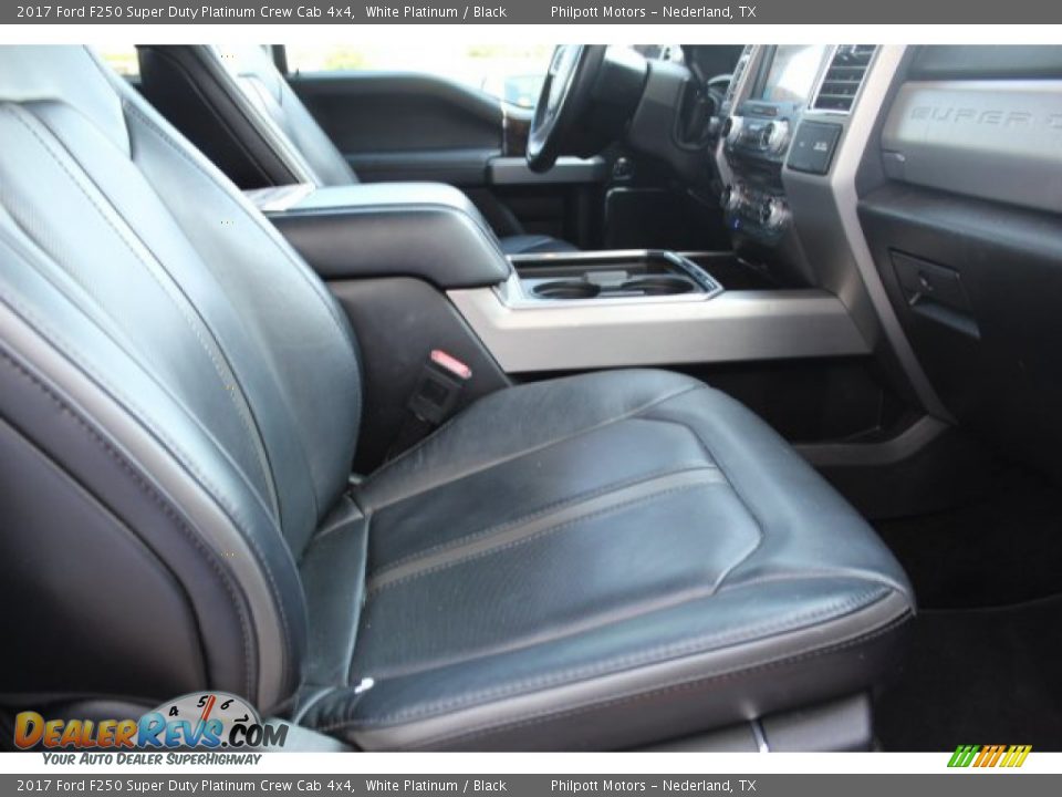 2017 Ford F250 Super Duty Platinum Crew Cab 4x4 White Platinum / Black Photo #25