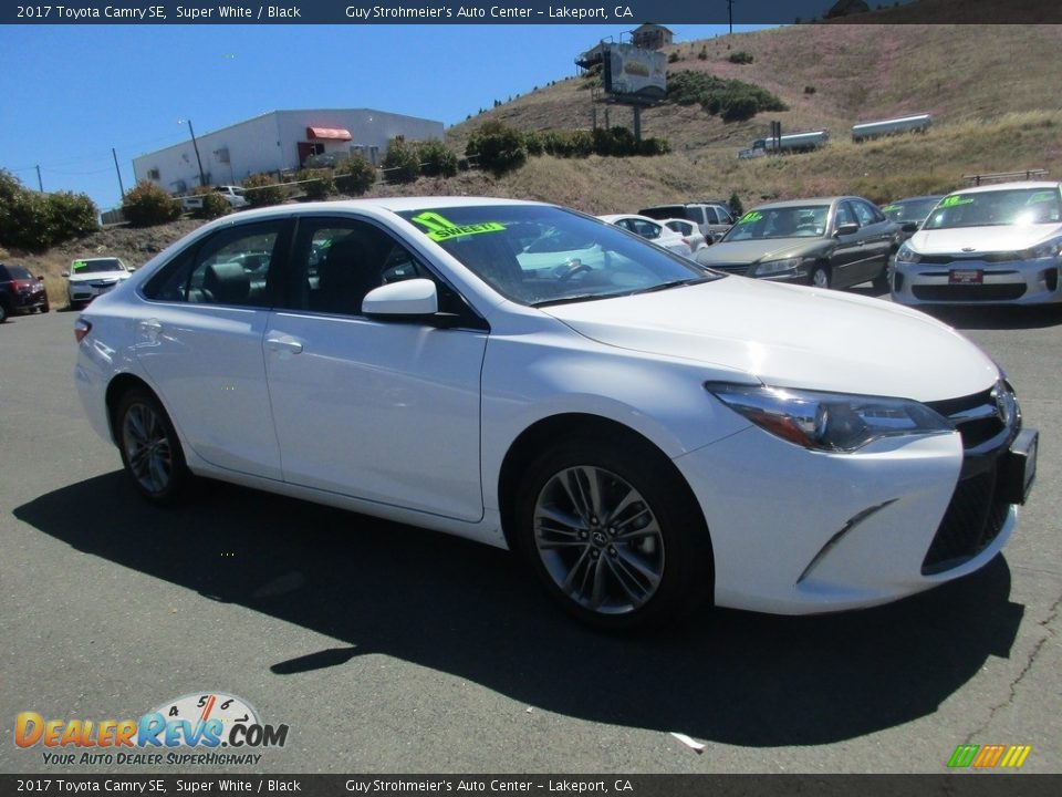 2017 Toyota Camry SE Super White / Black Photo #1