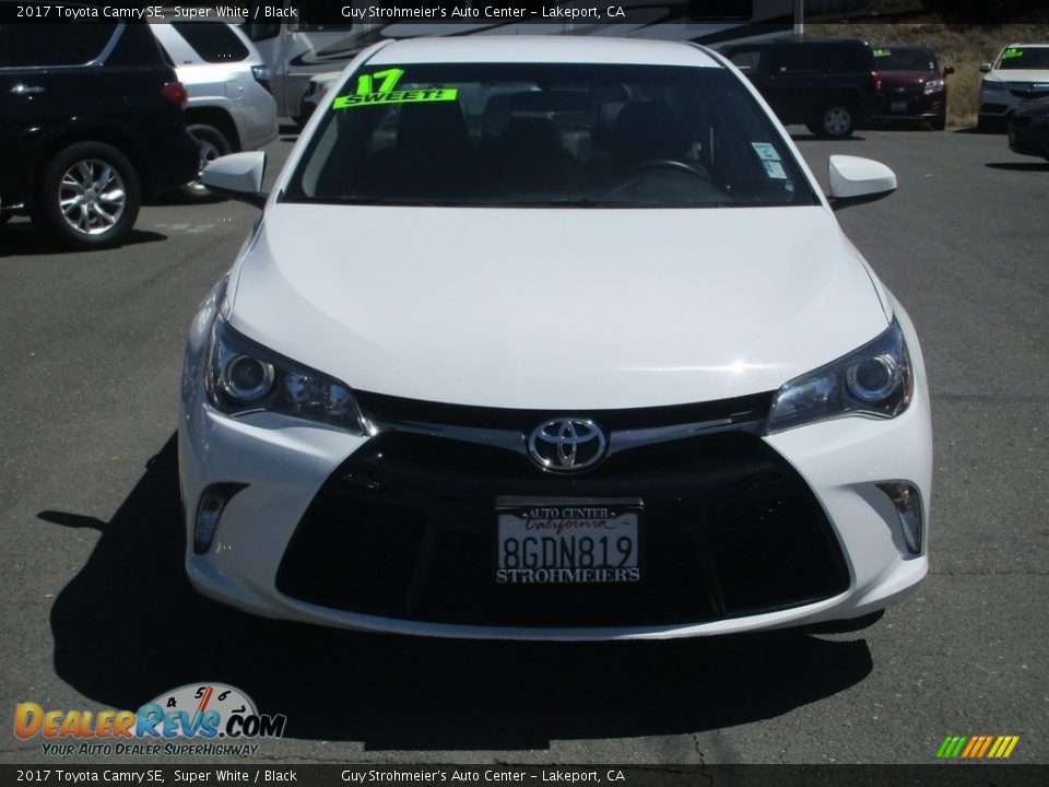 2017 Toyota Camry SE Super White / Black Photo #2