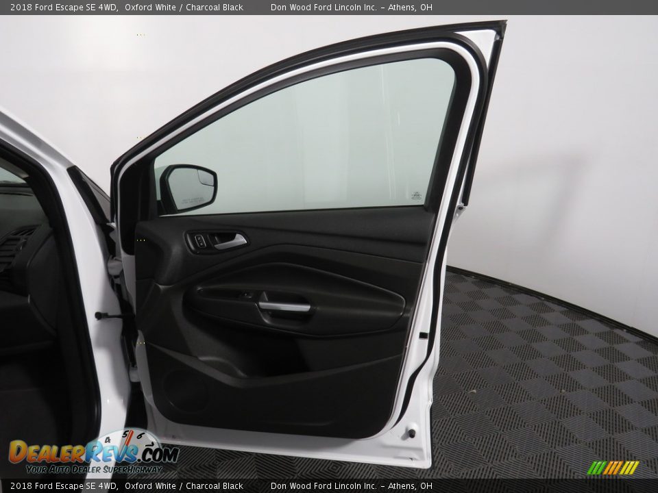 2018 Ford Escape SE 4WD Oxford White / Charcoal Black Photo #30